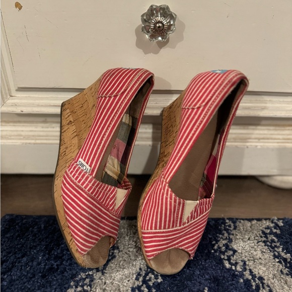 TOMS Michelle Wedges (Size 7W) (Red) - Picture 4 of 8